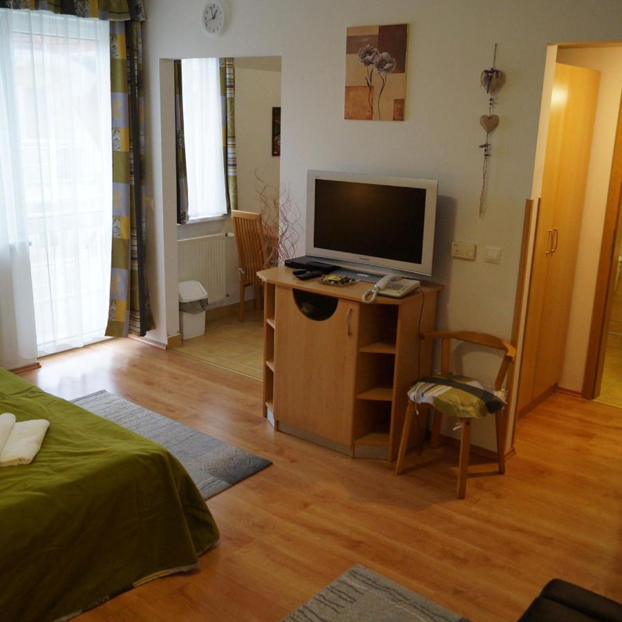 Tip Top Wellness Apartman Zalakaros Ngoại thất bức ảnh